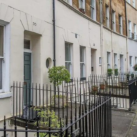 Grosvenor Pad - Lovely 2-Bed Flat - Free On Street Parking-3